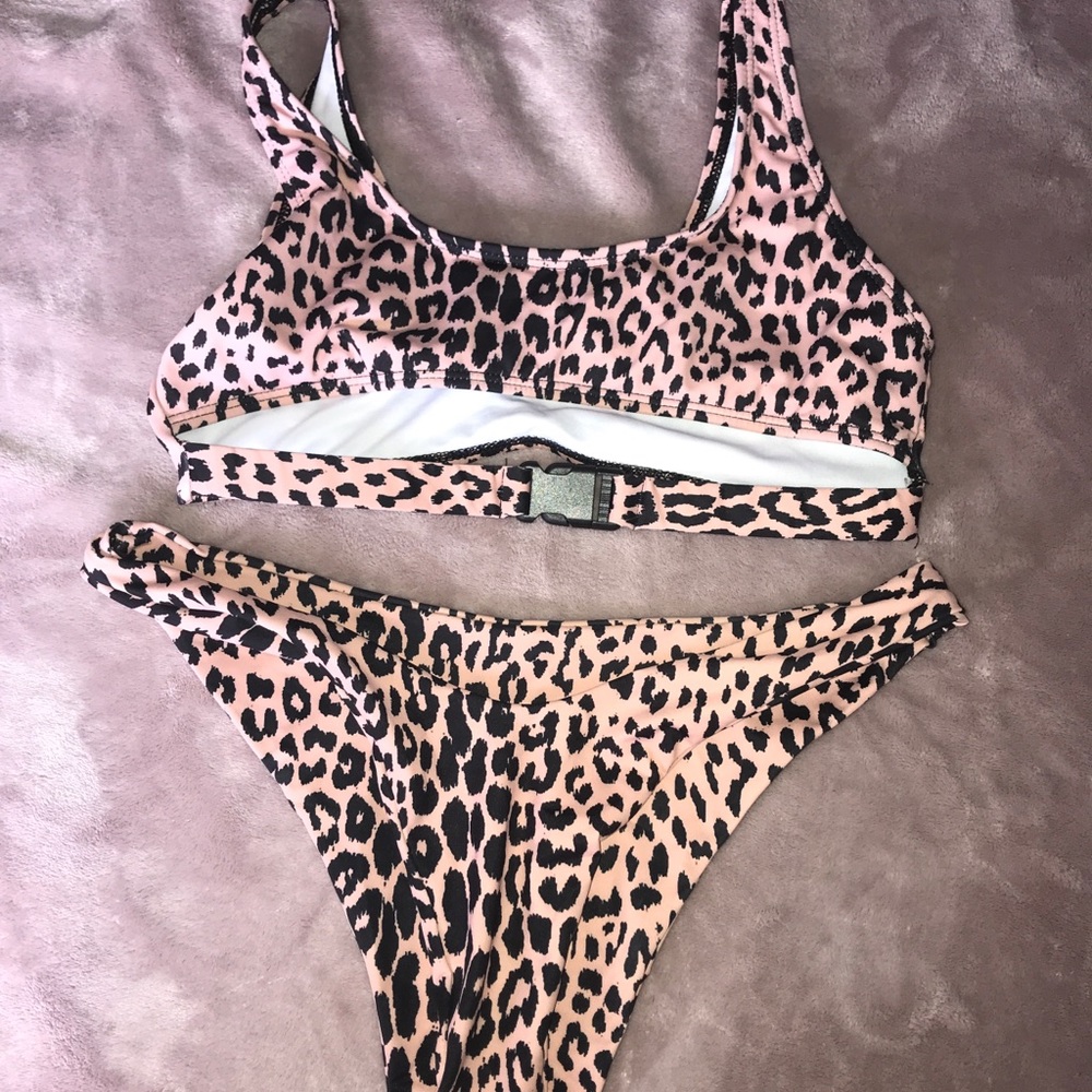 Leopard high leg bikini
